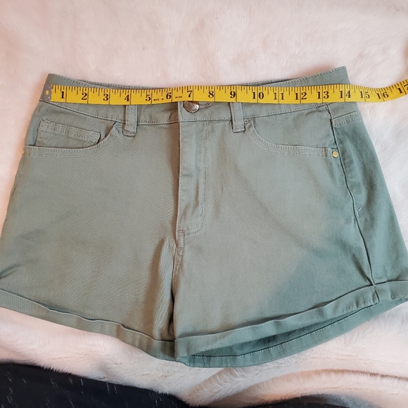 NWOT Refuge Khaki Jean Shorts* - Picture 5 of 7